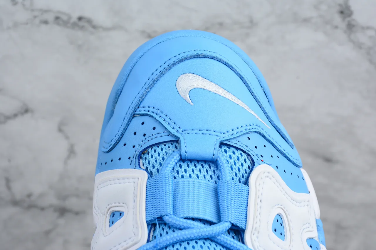Nike Air More Uptempo हल्का नीला और सफेद बास्केटबॉल जूते 4