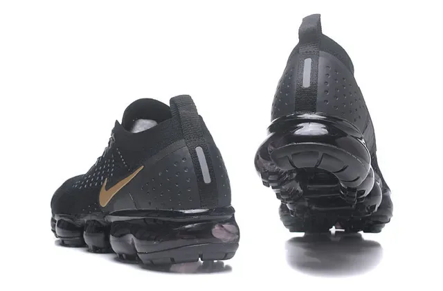 Nike Air VaporMax Tênis Lifestyle Preto e Dourado Metálico 3