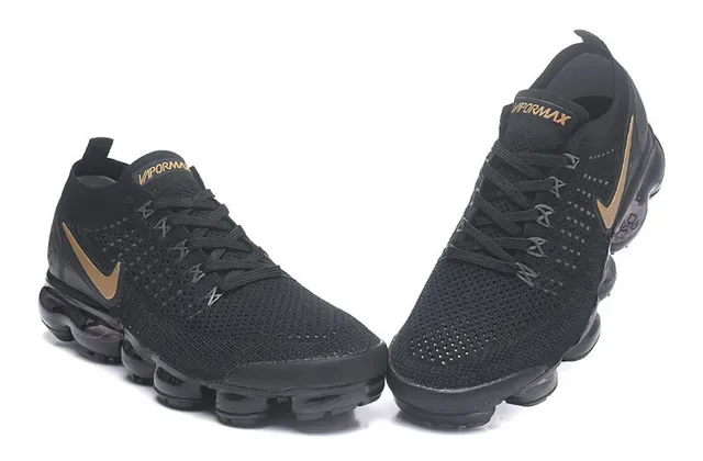 Nike Air VaporMax Tênis Lifestyle Preto e Dourado Metálico 4