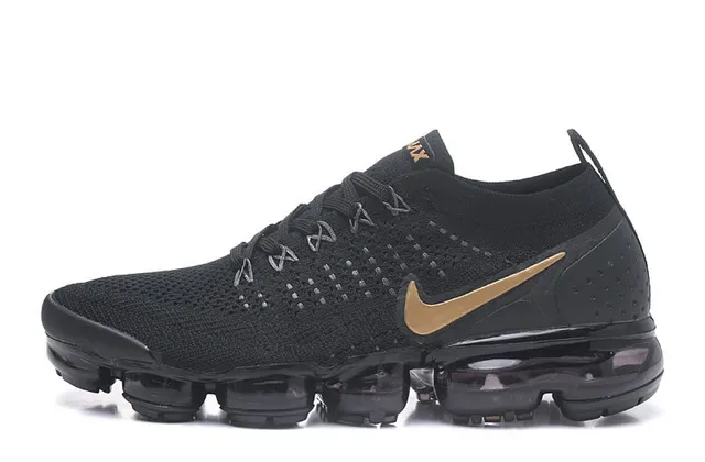 Nike Air VaporMax Tênis Lifestyle Preto e Dourado Metálico 9