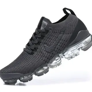 Nike Air VaporMax काला फ्लाईकिनिट रनिंग शूज