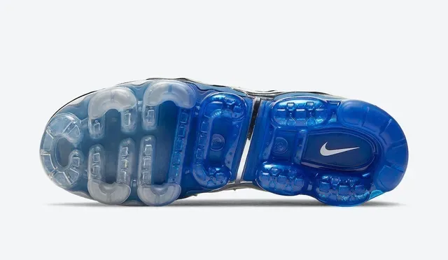Nike Air VaporMax Plus Black and Blue Lifestyle Sneakers 4