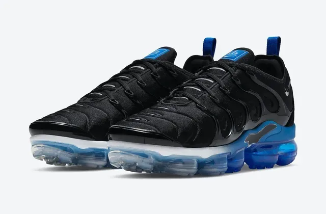 Nike Air VaporMax Plus Black and Blue Lifestyle Sneakers 5