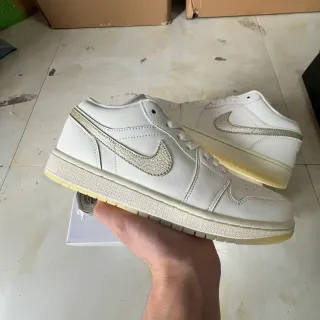 Nike Beige Silver Low-Top Sneakers Lifestyle de Couro
