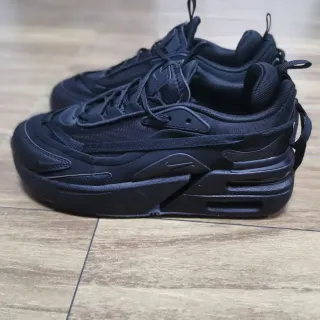 Nike 黑色单色层叠合成网面生活方式运动鞋