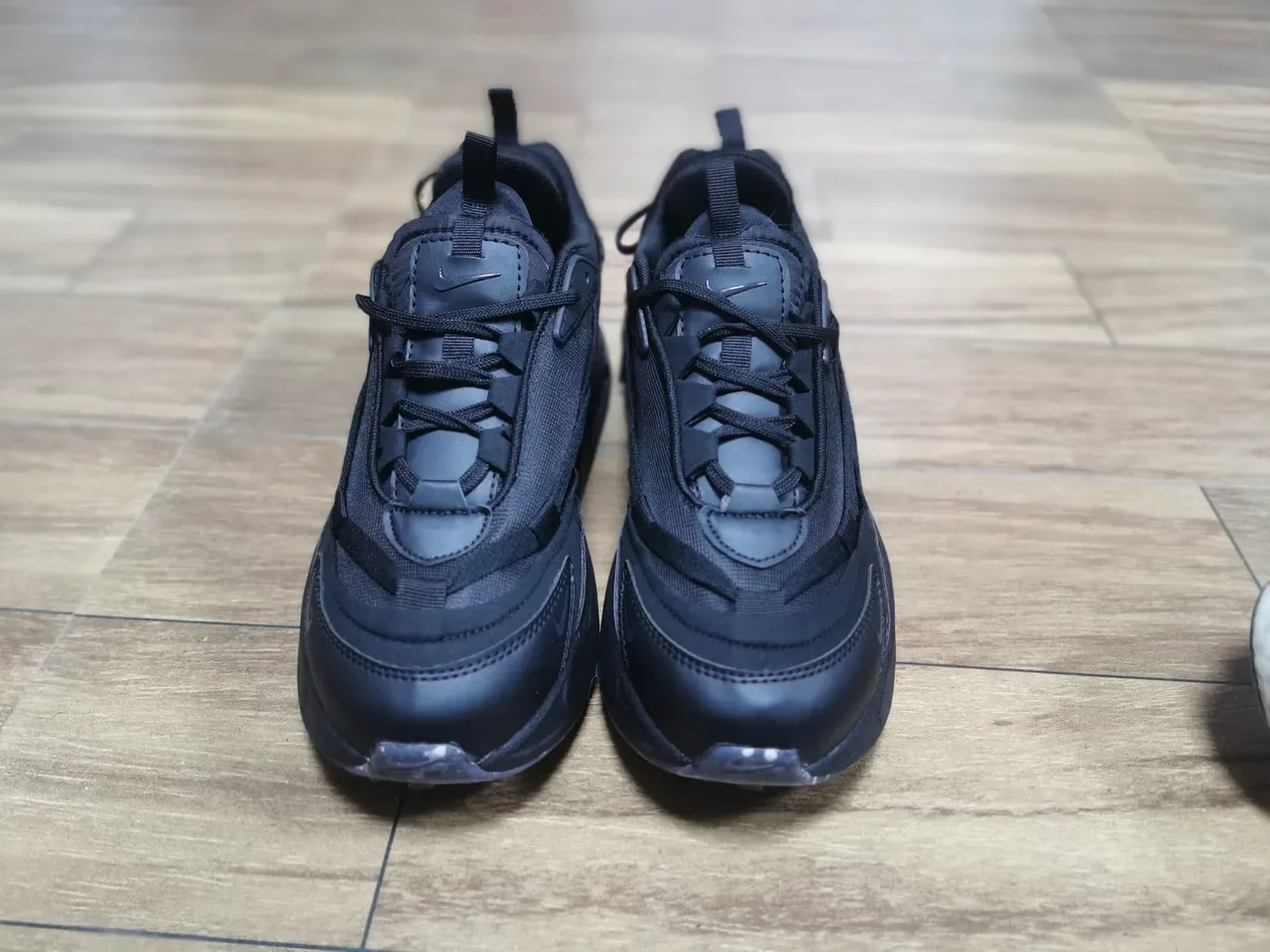 Nike أحذية رياضية أسود أحادي اللون متعدد الطبقات شبكة اصطناعية الجزء العلوي نمط حياة 3