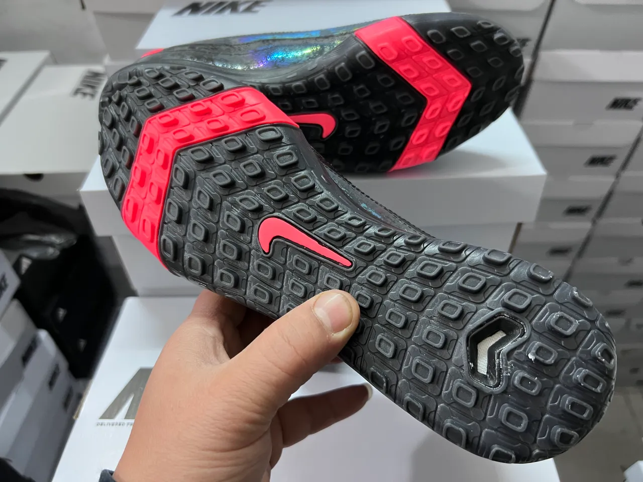 Nike Chaussures de Football Turf Noir Rose Col à Enfilage Overlay Vague Iridescente 2