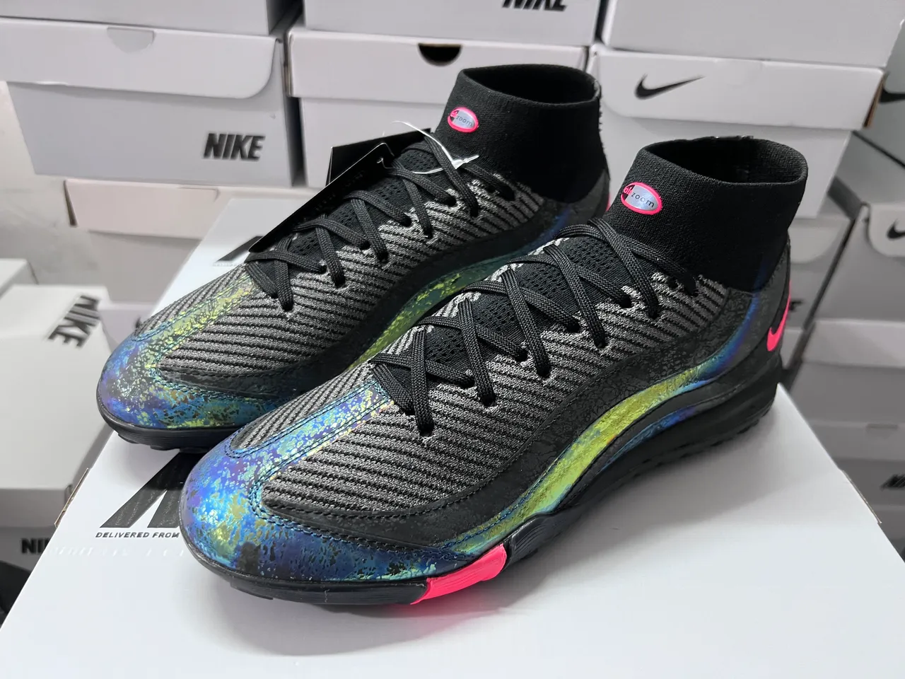 Nike Chaussures de Football Turf Noir Rose Col à Enfilage Overlay Vague Iridescente 9