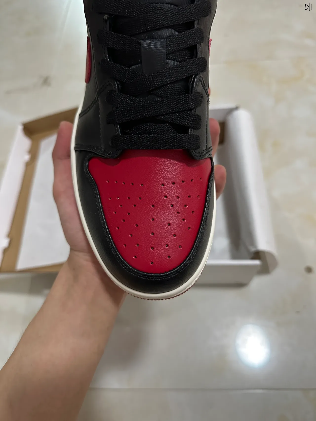 Nike Black Red Leather Upper Perforated Toe Lifestyle Sneakers 3