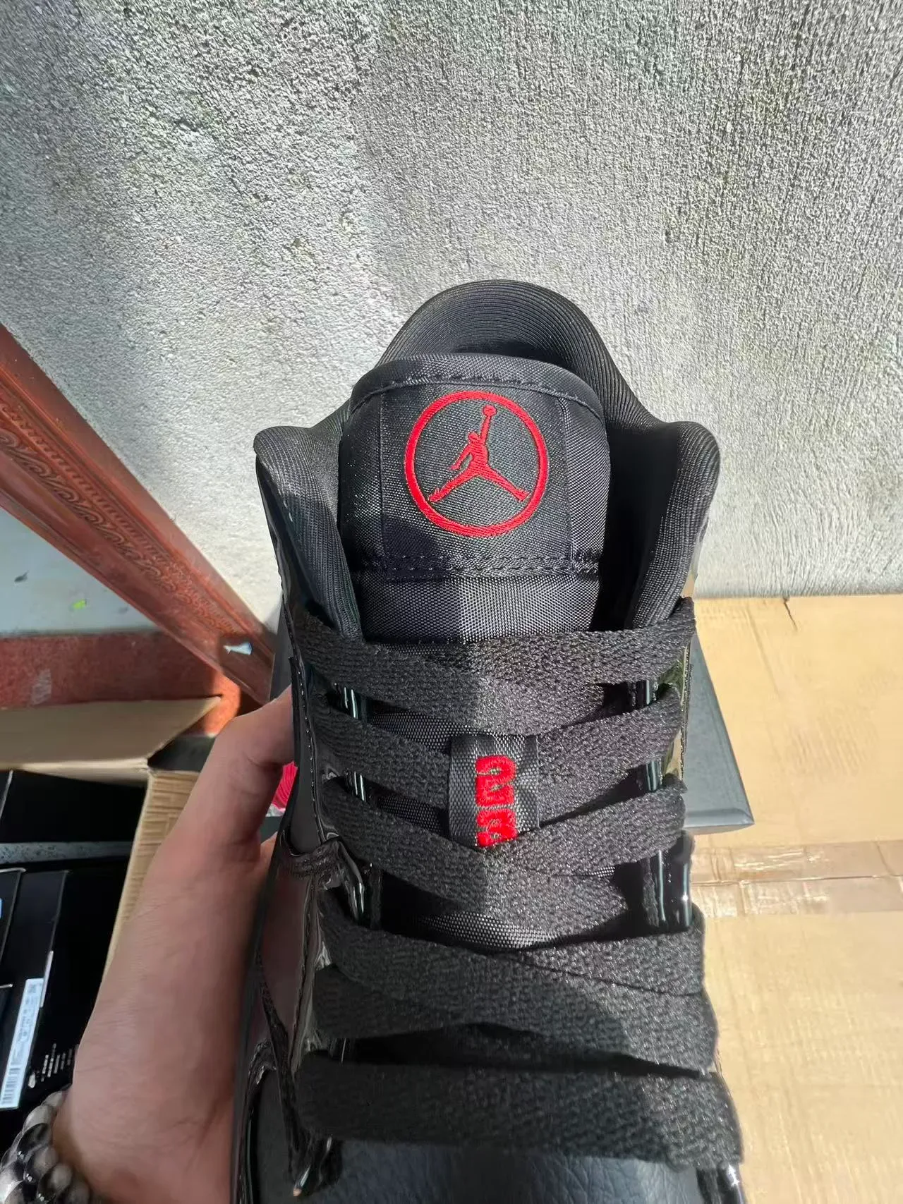 Nike Zapatos Lifestyle Negro Rojo Low-Top con Acabados de Cuero Patentado 4