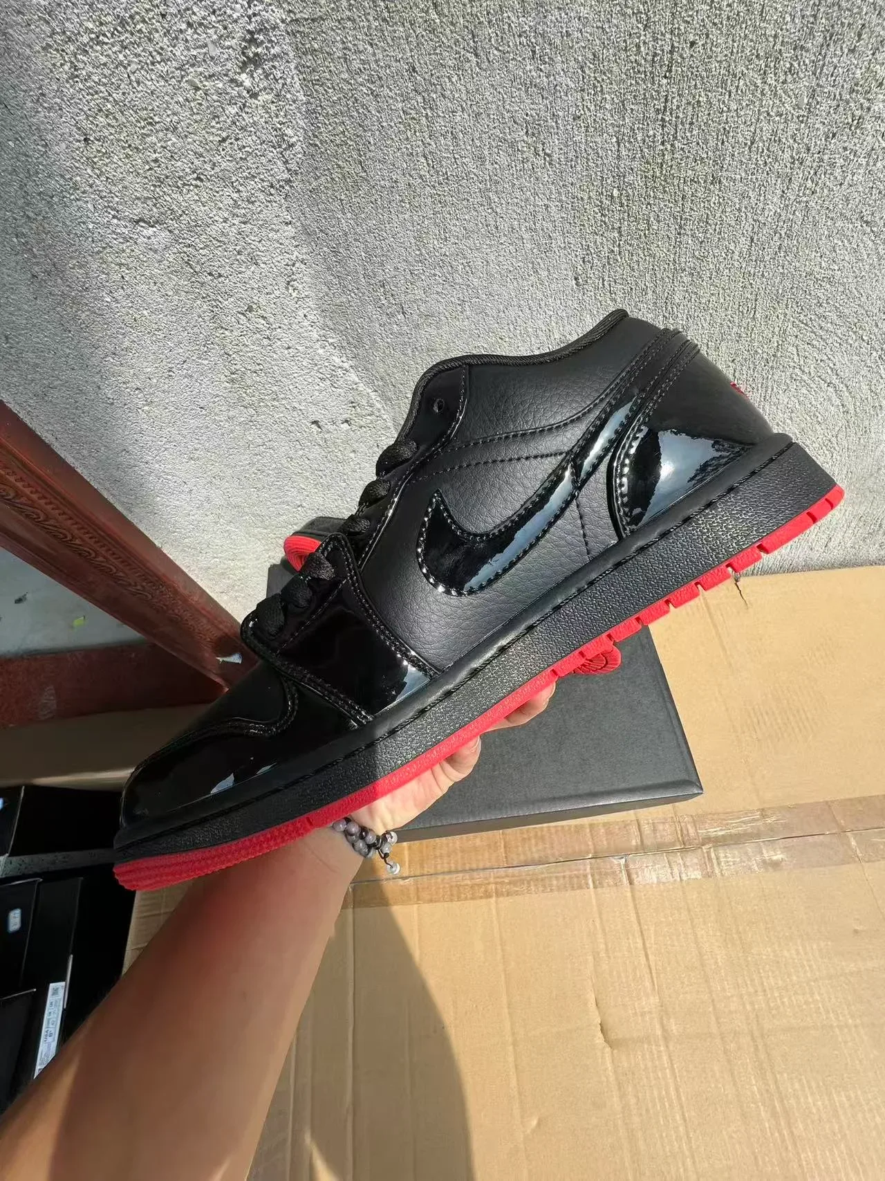 Nike Zapatos Lifestyle Negro Rojo Low-Top con Acabados de Cuero Patentado 5
