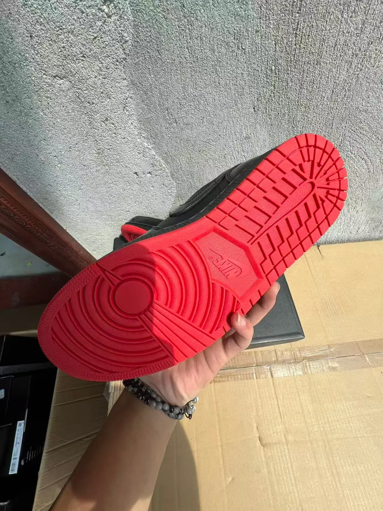 Nike Zapatos Lifestyle Negro Rojo Low-Top con Acabados de Cuero Patentado 6
