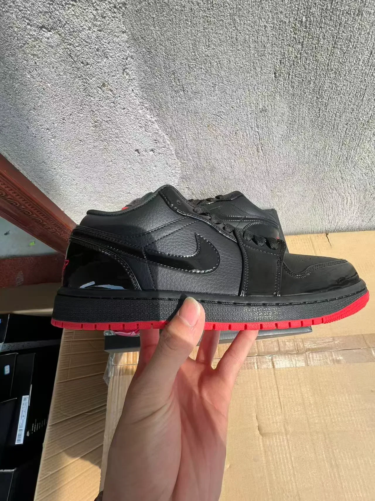 Nike Zapatos Lifestyle Negro Rojo Low-Top con Acabados de Cuero Patentado 7