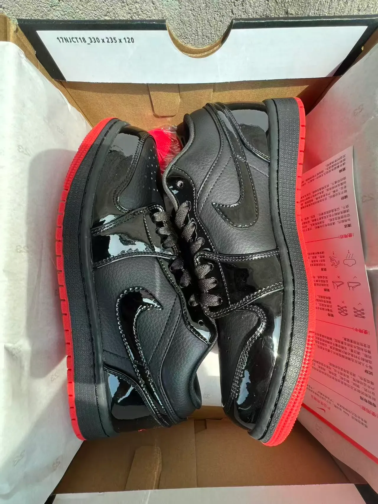Nike Zapatos Lifestyle Negro Rojo Low-Top con Acabados de Cuero Patentado 9