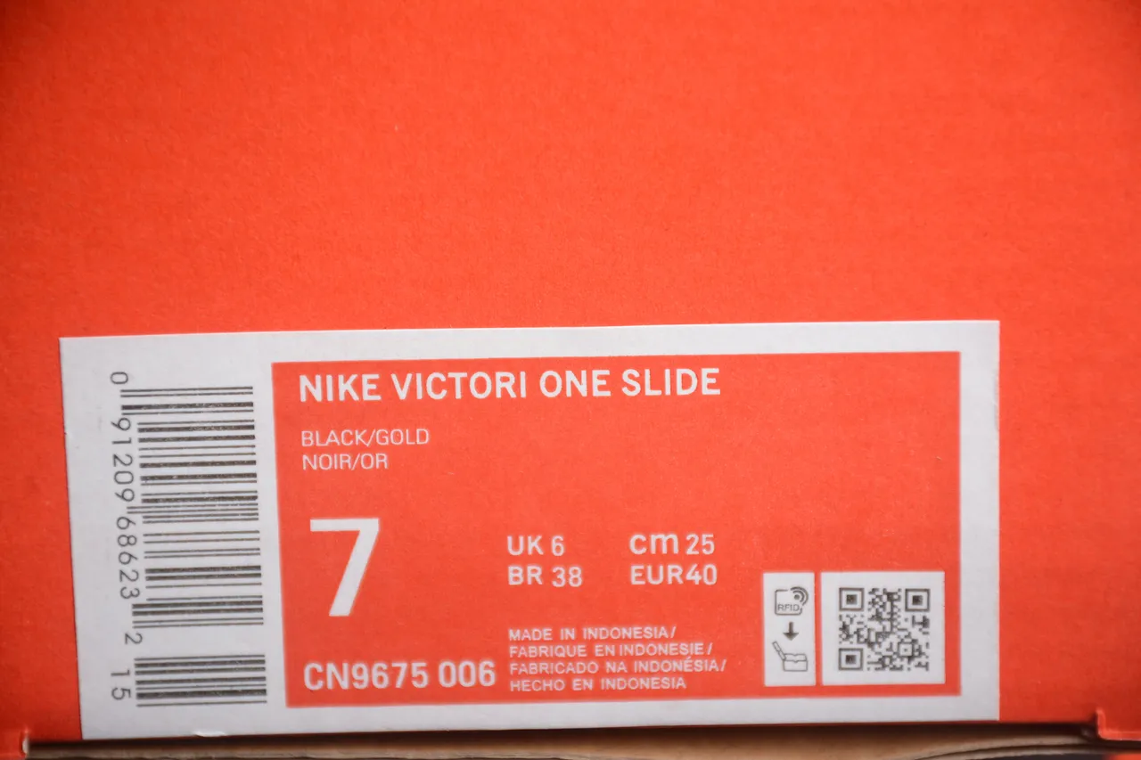 Nike 黑色白色 全覆盖 Logo 鞋带 模具成型 轮廓鞋垫 拖鞋 2