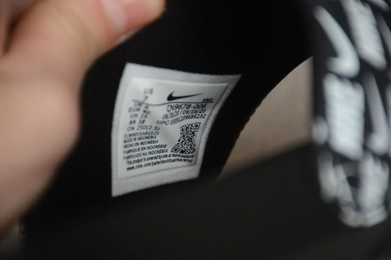 Nike 黑色白色 全覆盖 Logo 鞋带 模具成型 轮廓鞋垫 拖鞋 4