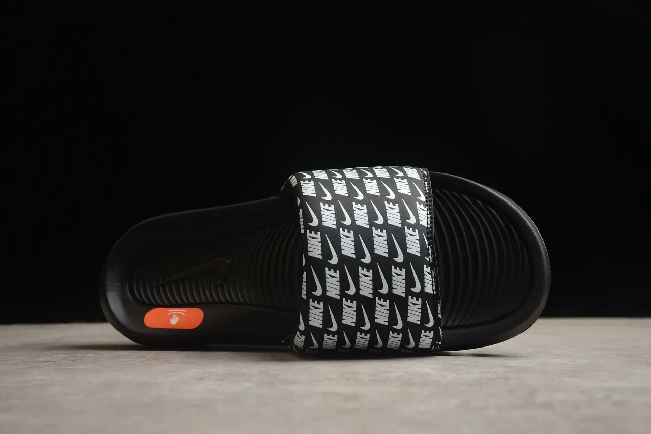 Nike 黑色白色 全覆盖 Logo 鞋带 模具成型 轮廓鞋垫 拖鞋 10