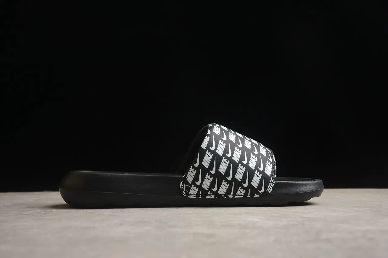 Nike 黑色白色 全覆盖 Logo 鞋带 模具成型 轮廓鞋垫 拖鞋 11