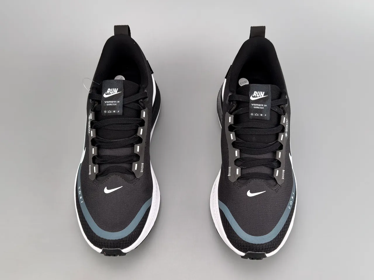 Nike কালো সাদা ইঞ্জিনিয়ার্ড মেশ আপার GORE-TEX জলরোধক রানিং জুতা 7