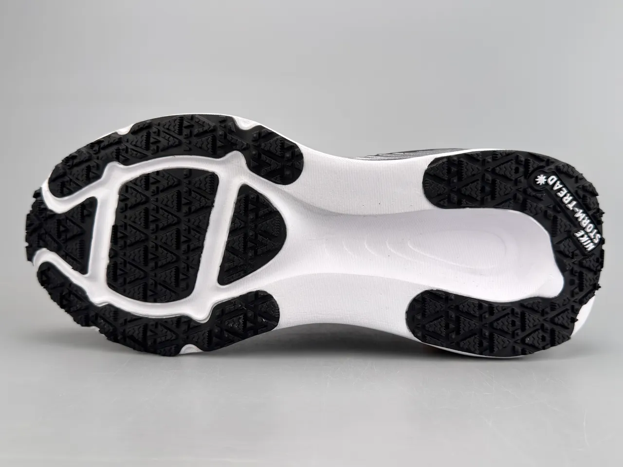 Nike কালো সাদা ইঞ্জিনিয়ার্ড মেশ আপার GORE-TEX জলরোধক রানিং জুতা 8