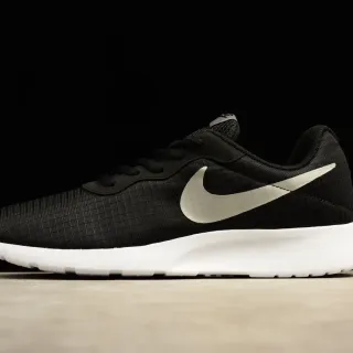 Nike Zapatillas Lifestyle Negro Blanco Mesh Upper Swoosh Metálico