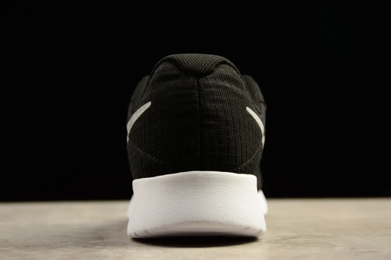 Nike Sneakers Lifestyle Noir Blanc Mesh Upper Swoosh Métallique 3