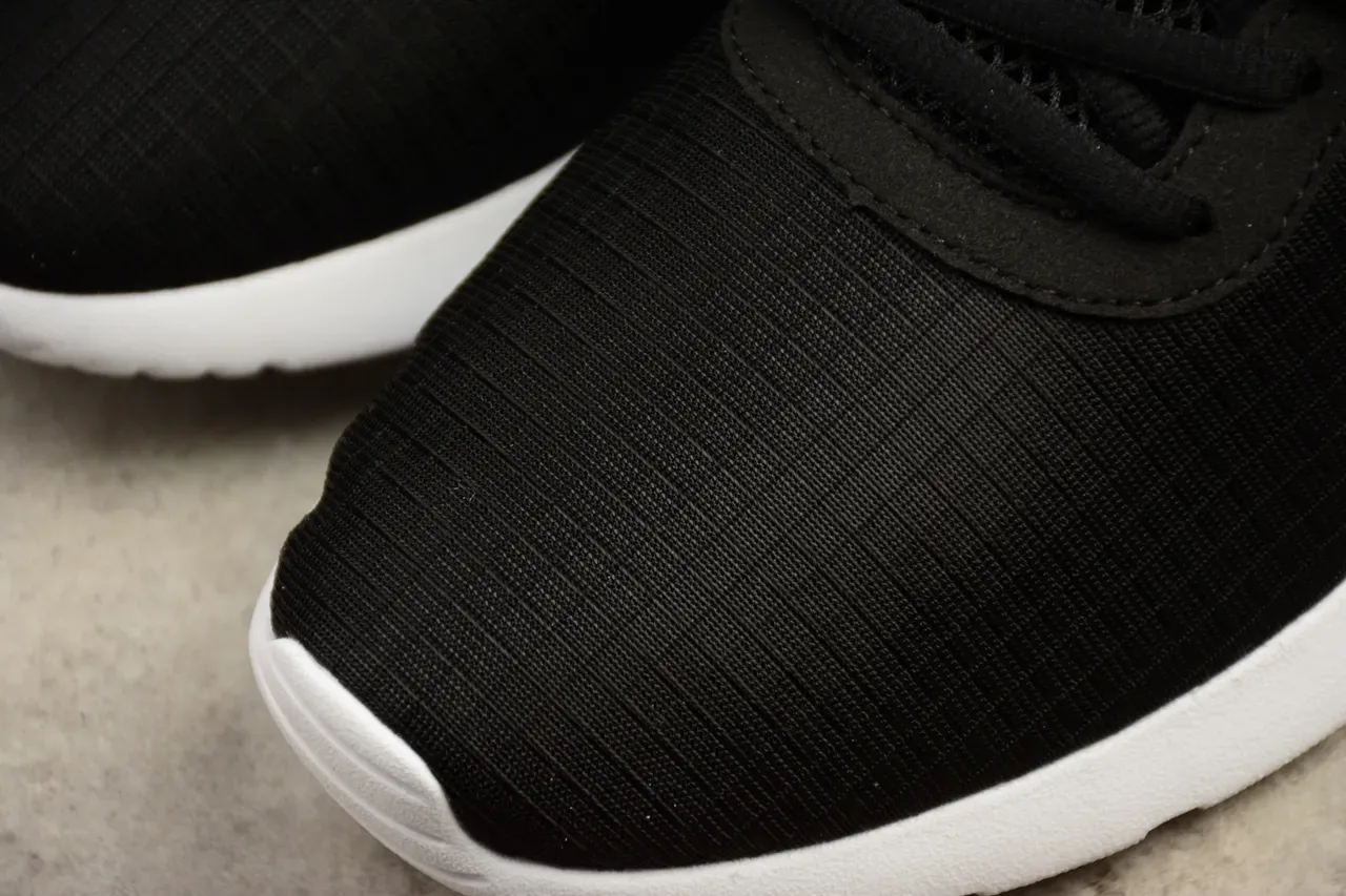 Nike Sneakers Lifestyle Noir Blanc Mesh Upper Swoosh Métallique 14