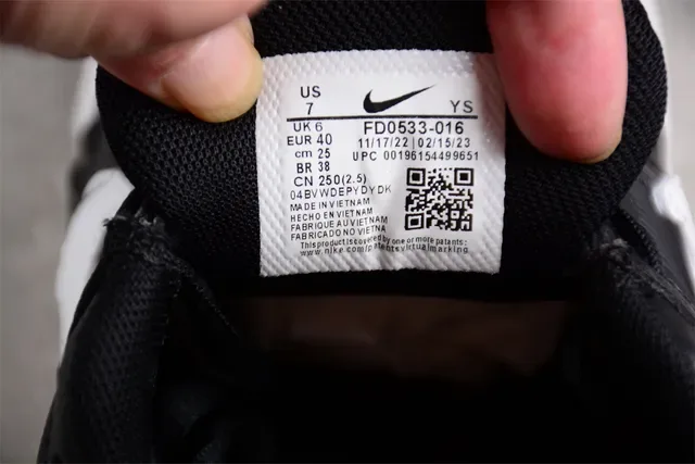 Nike Black White Mesh Upper Ribbed Synthetic Cage Running Shoes 3