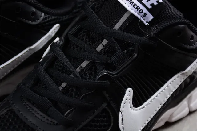 Nike Black White Mesh Upper Ribbed Synthetic Cage Running Shoes 7