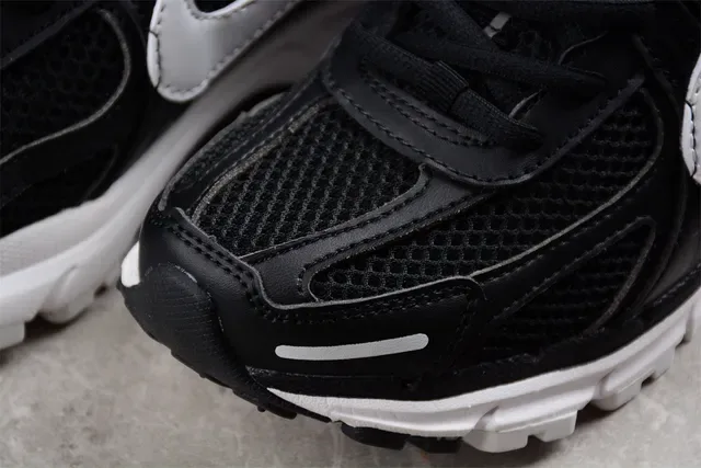 Nike Black White Mesh Upper Ribbed Synthetic Cage Running Shoes 8