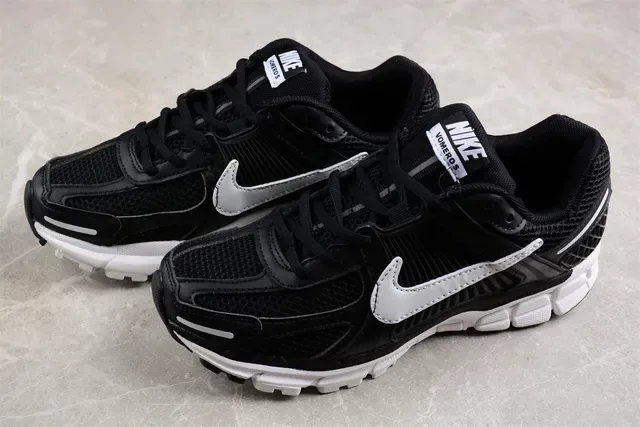 Nike Black White Mesh Upper Ribbed Synthetic Cage Running Shoes 9
