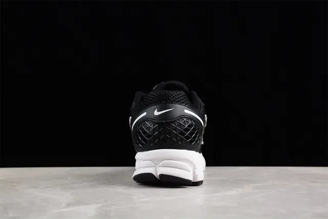 Nike Black White Mesh Upper Ribbed Synthetic Cage Running Shoes 10
