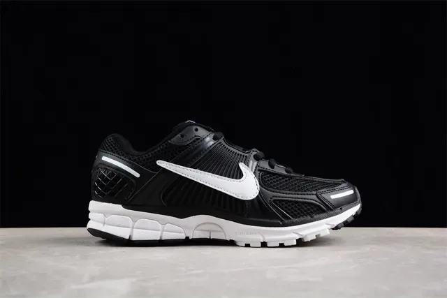 Nike Black White Mesh Upper Ribbed Synthetic Cage Running Shoes 14