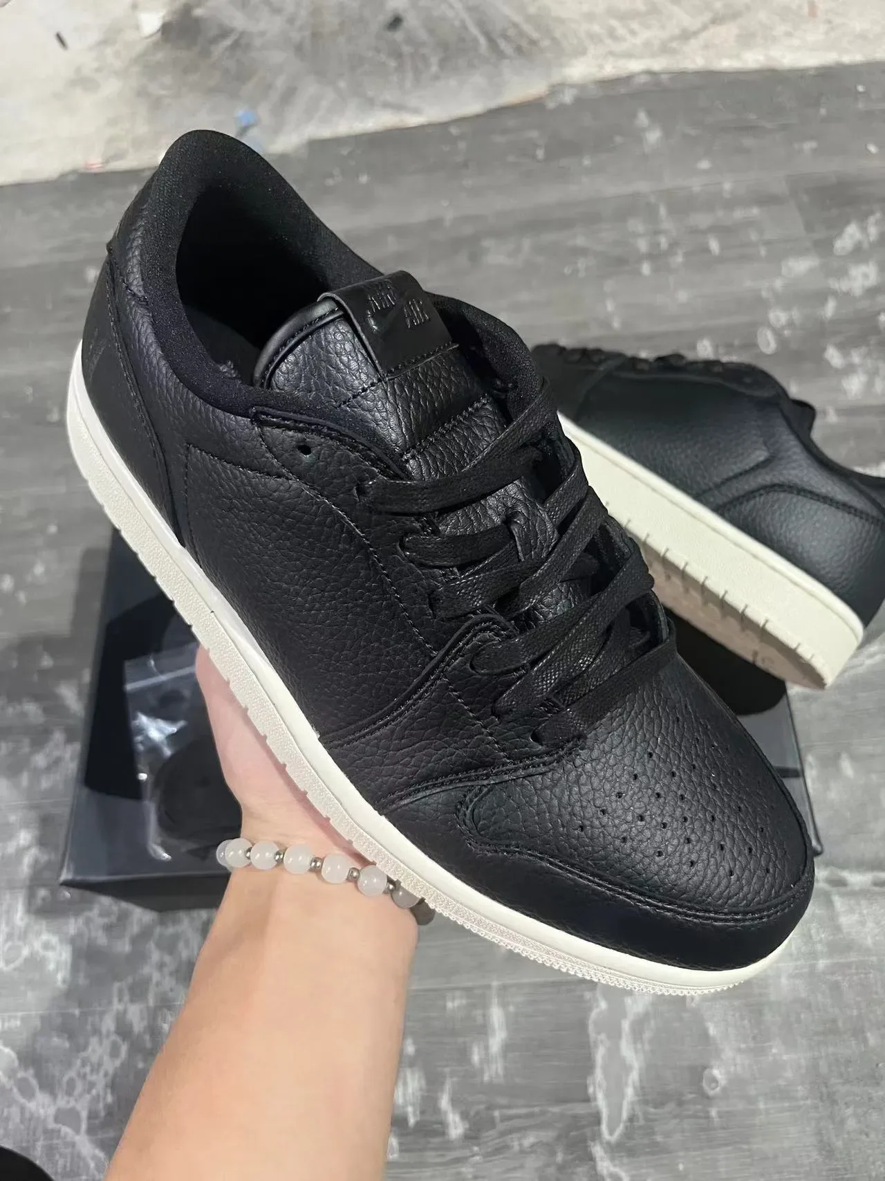Nike Black White Pebbled Leather Upper Cupsole Lifestyle Sneakers 2