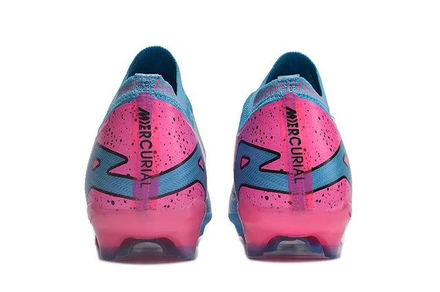 Nike नीला गुलाबी लो-कट सॉक-फिट अपर फ्लाईकनिट कंस्ट्रक्शन फर्म-ग्राउंड सोकर जूते 4