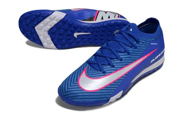 Nike Tênis de futebol upper de malha azul e branco sola com studs de turf para grama artificial 3