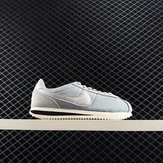 Nike Classic Cortez رمادي فातح أسلوب حياة سينيكرز