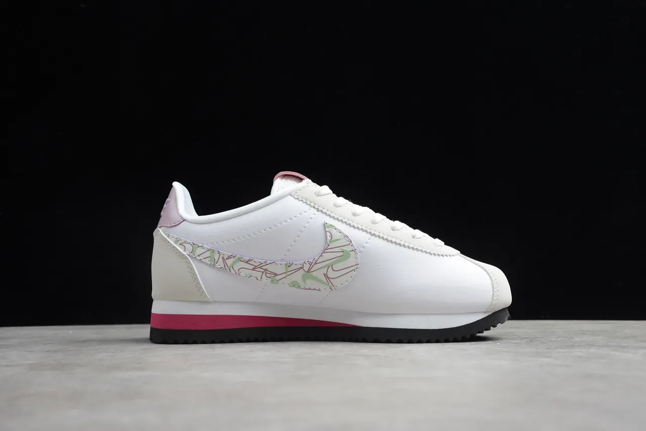 Nike Cortez zapatillas lifestyle blancas rosas verdes con patrón 5