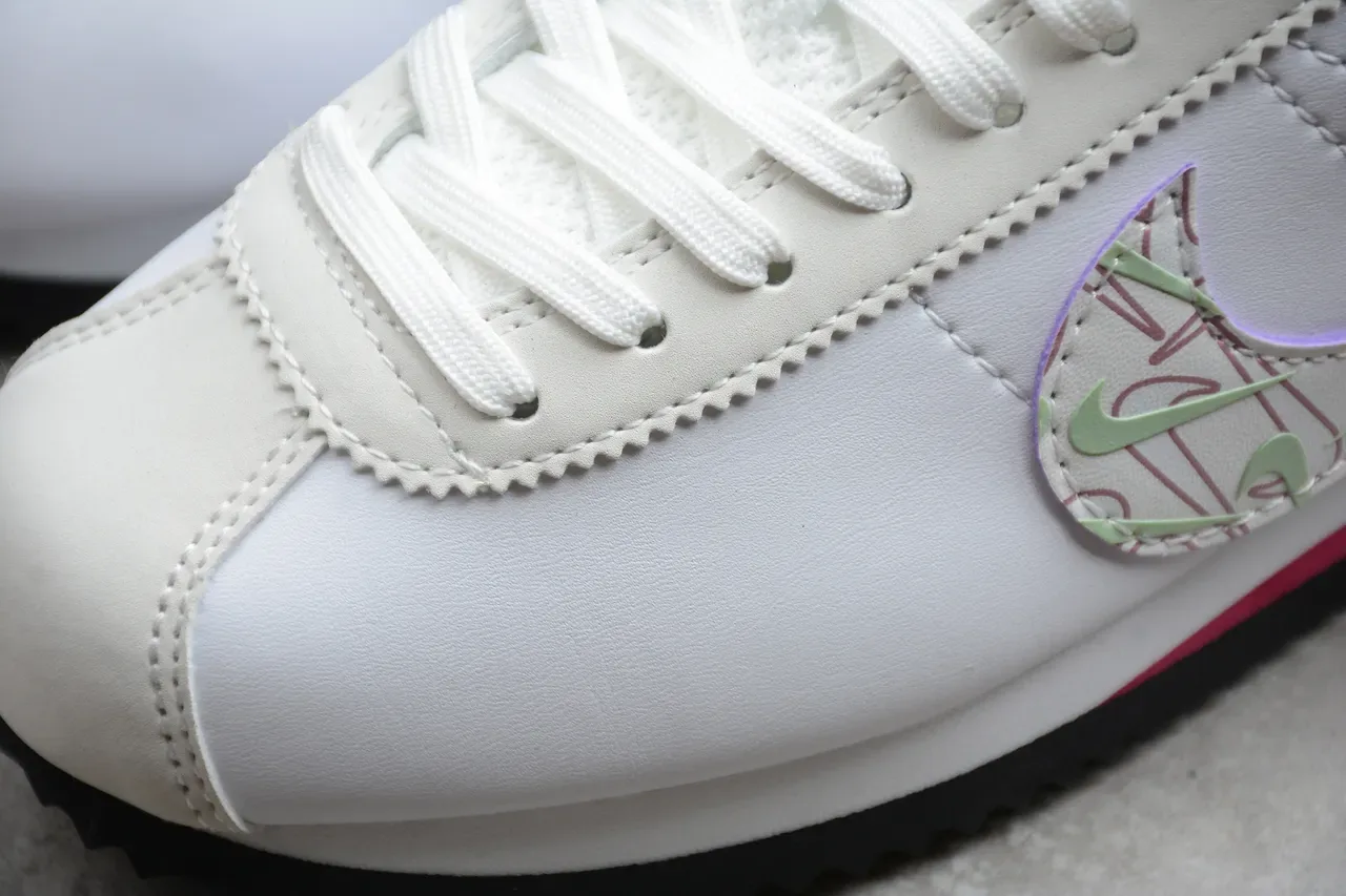 Nike Cortez zapatillas lifestyle blancas rosas verdes con patrón 15