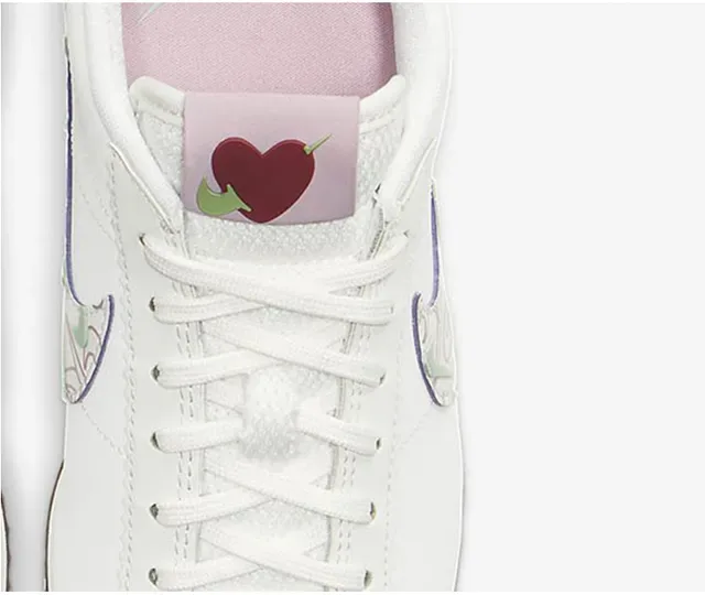 Nike Cortez zapatillas lifestyle blancas rosas verdes con patrón 17