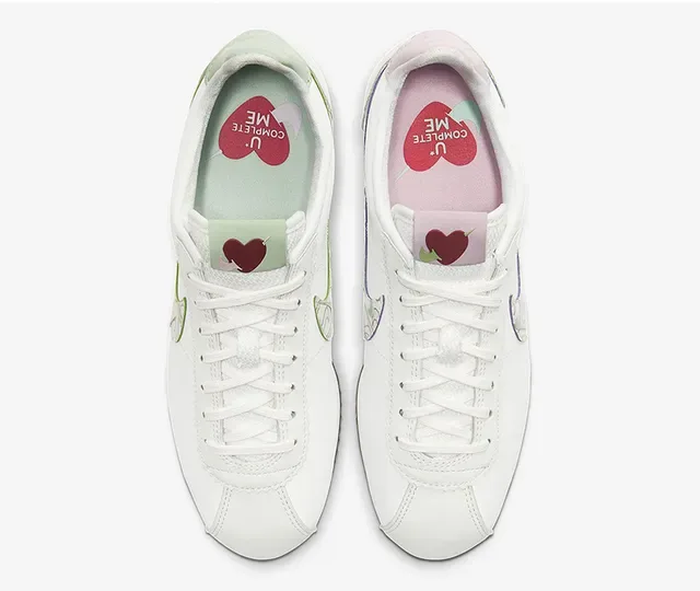 Nike Cortez zapatillas lifestyle blancas rosas verdes con patrón 21
