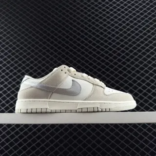 Nike Dunk Low حذاء رياضي بيج ميتاليك سيلفر