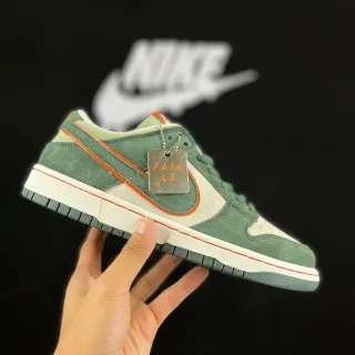 Nike Dunk Low ऑलिव ग्रीन और ऑरेंज सूड स्केटबोर्ड जूते