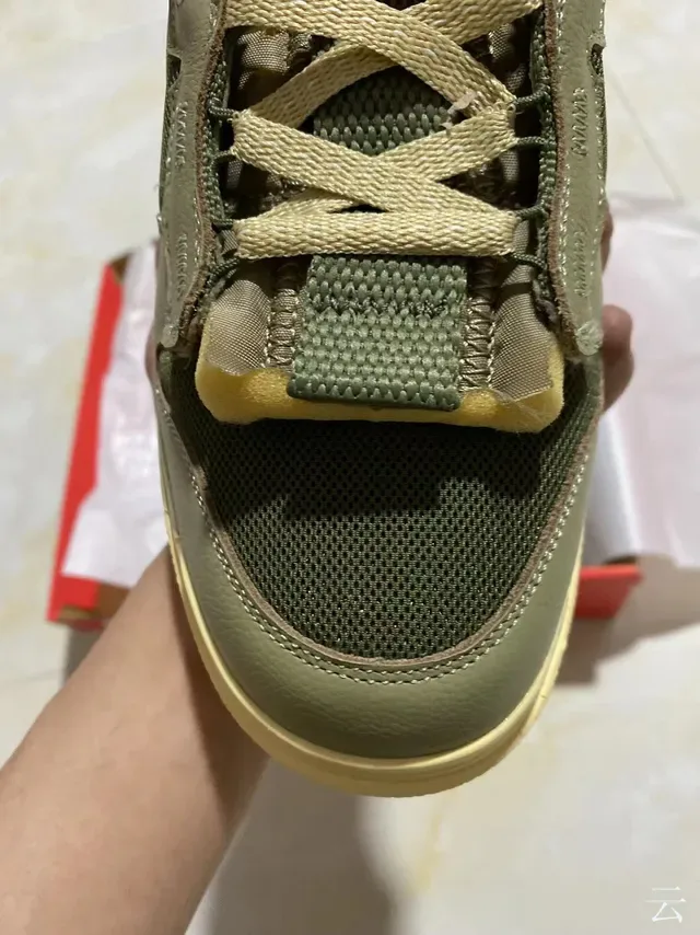 Nike Dunk Low Tênis Lifestyle Verde Oliva com Acento Laranja 3