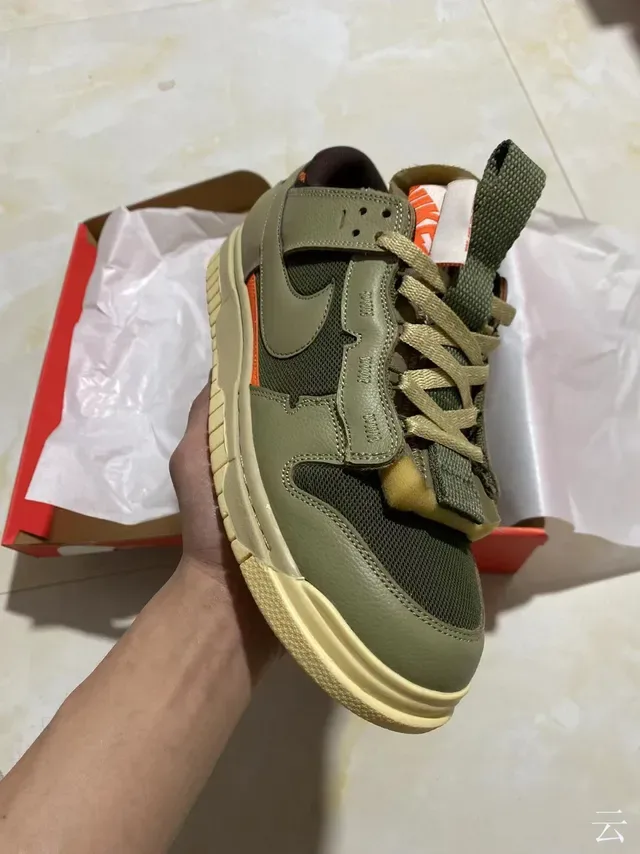 Nike Dunk Low Tênis Lifestyle Verde Oliva com Acento Laranja 5