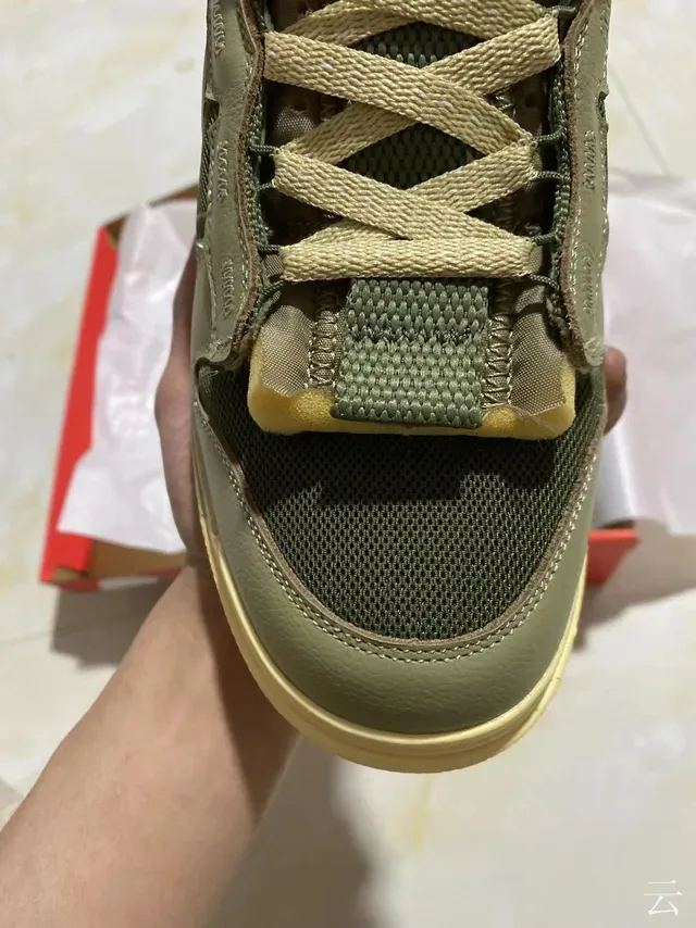Nike Dunk Low Tênis Lifestyle Verde Oliva com Acento Laranja 6