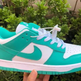 Nike Dunk Low turquoise et blanc sneakers lifestyle