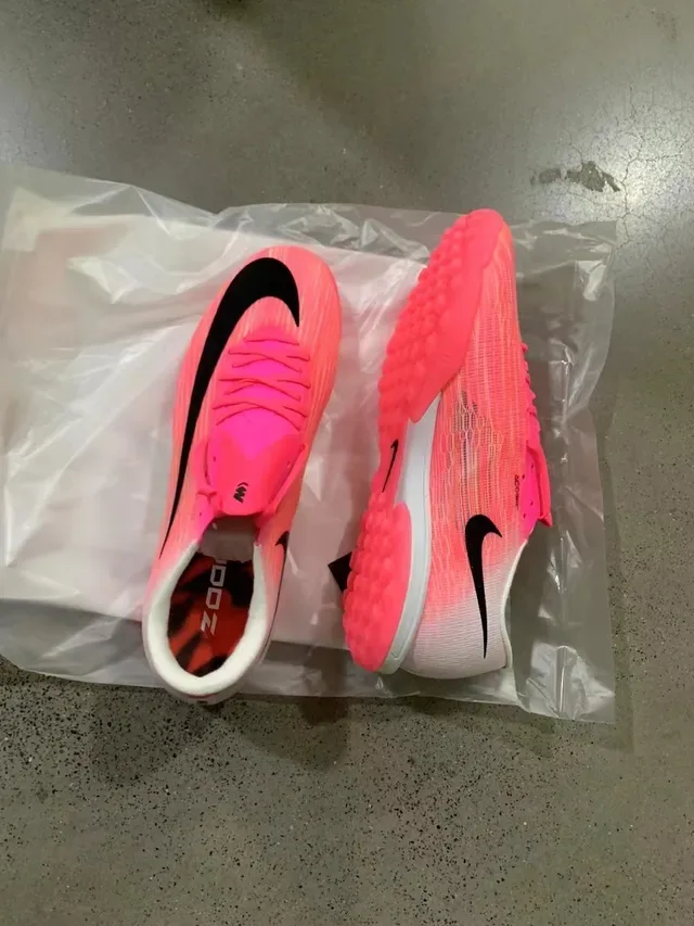 Nike Flyleage Ultra Gradient Pink White Turf Soccer Shoes 2