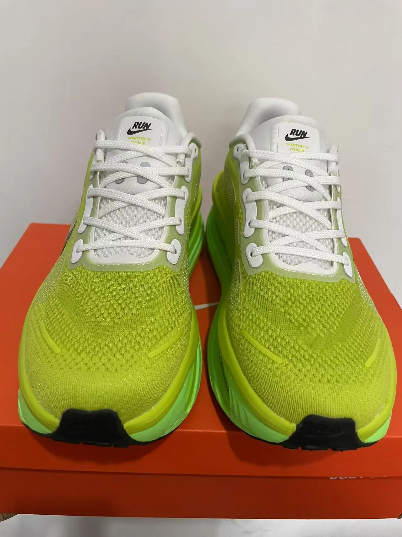 Nike গ্রিন হোয়াইট ইঞ্জিনিয়ার্ড মেশ উপর স্বচ্ছ স্তরবিশিষ্ট মিডসোল রানিং শু 4