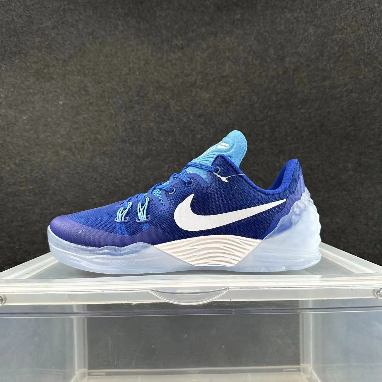 Nike Kobe 9 Elite Low bleu blanc chaussures de basketball 2